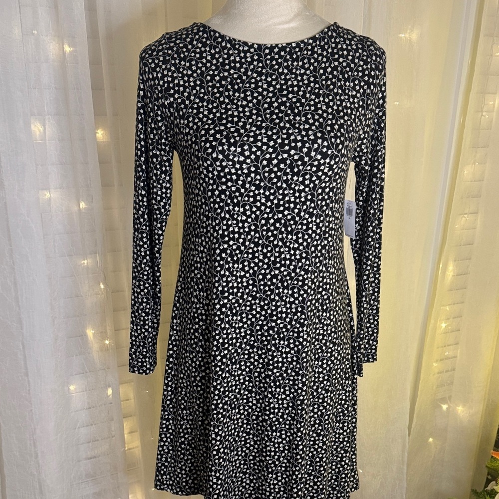 Old Navy Black and White Patterned Long Sleeve Dress